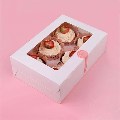 再生利用できるカップケーキのテイクアウェイの注文の食品包装箱は紫外線に斑点を付ける