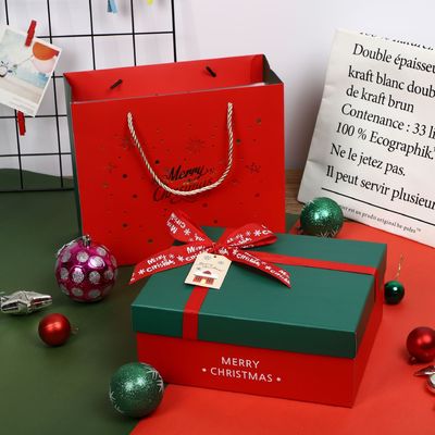 服装の包装箱によって飾られるクリスマスを押す堅いODM
